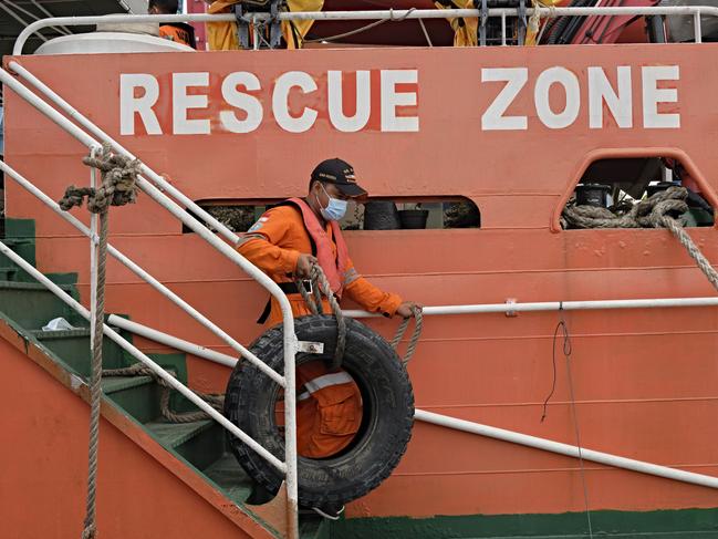 Members of Indonesia's national search and rescue organisation search for Sriwijaya Air flight SJY182 at the search and rescue command post in Jakarta, Indonesia. Picture: Getty Images