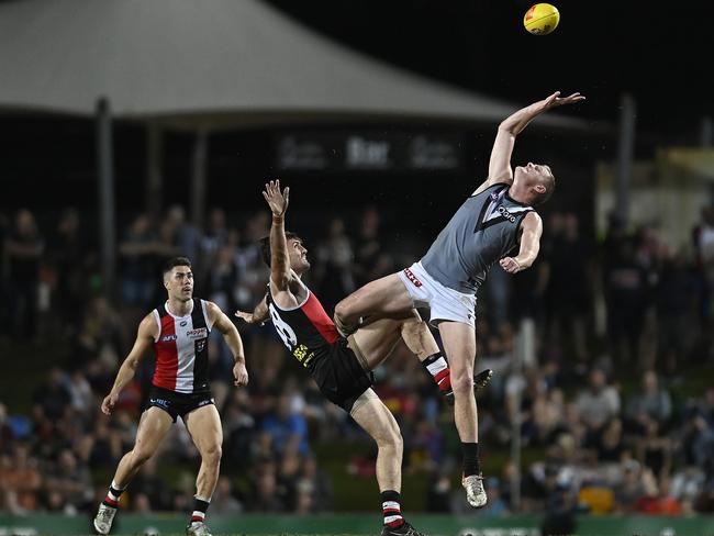 Tom Campbell of the Saints contests the ball with Sam Hayes of the Power during the round seven AFL match between the St Kilda Saints and the Port Adelaide Power at Cazalys Stadium on April 30, 2022 in Cairns, Australia. (Photo by Ian Hitchcock/Getty Images)