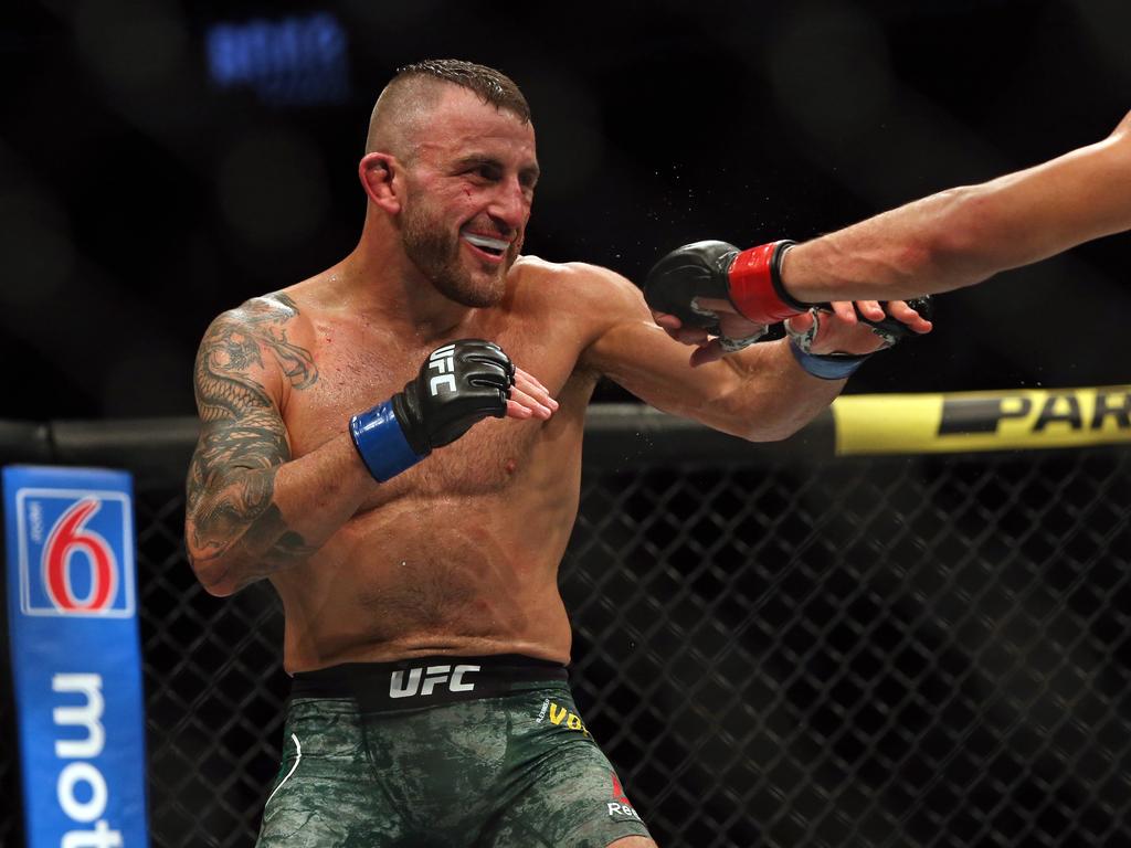 UFC: Alexander Volkanovski responds to ‘overgrown midget’ sledge | news ...