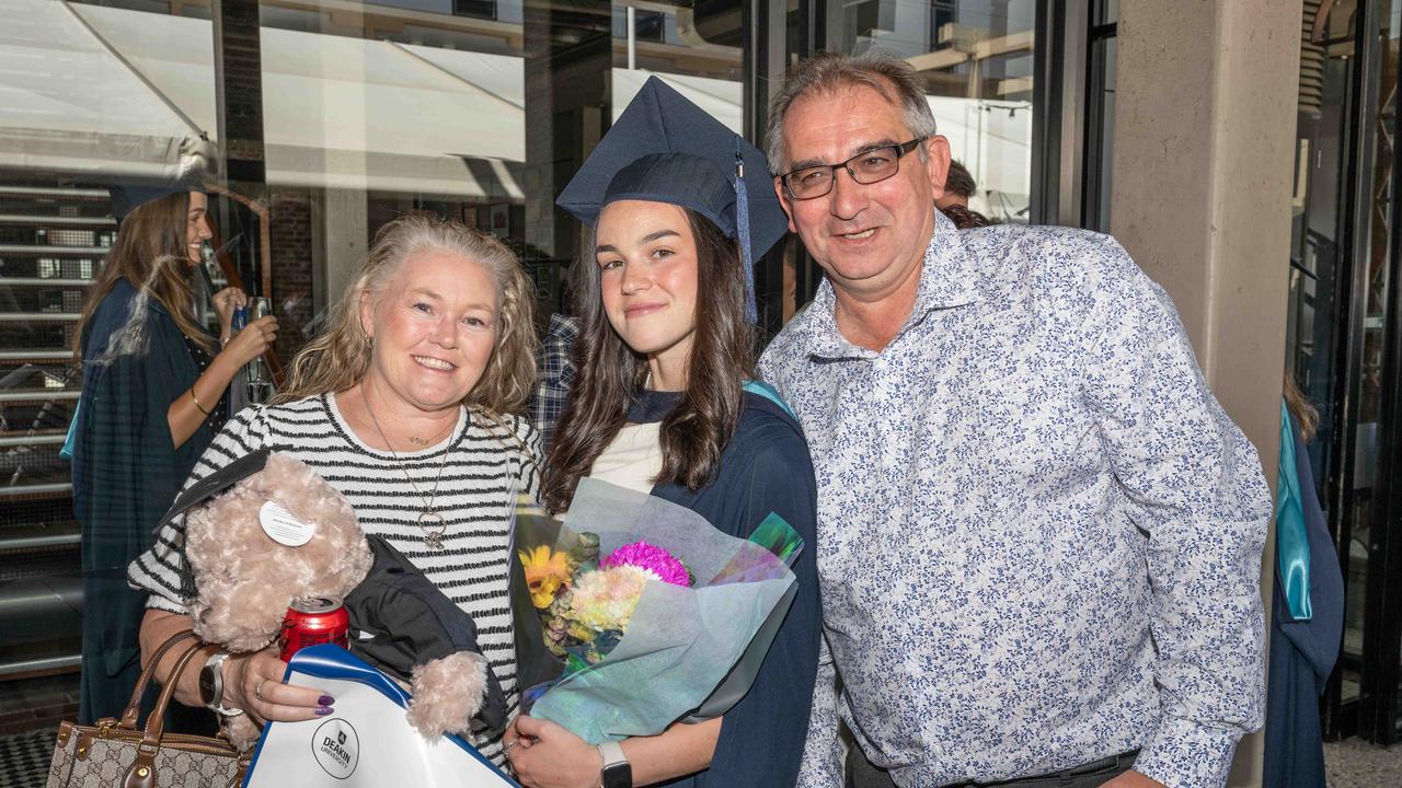 04-02-2025 Deakin Graduation Bachelor of Exercise and Sport Science, Sandi Maricak , Chloe Maricak and Joe Maricak