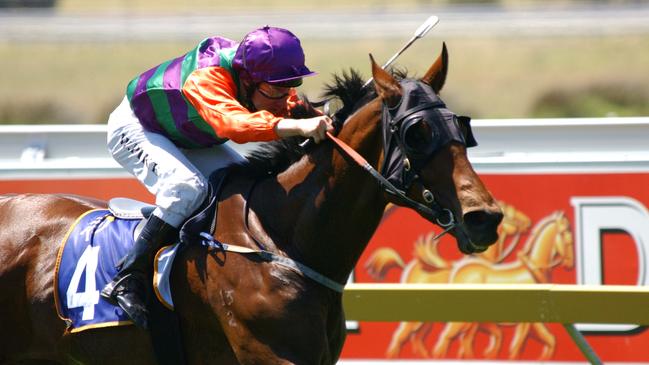 Cats Fun wins in Perth in 2007.