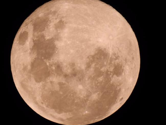 Supermoon - Pink Moon - Picture Josué Fede Boquín