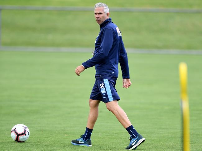 Sydney FC coach Steve Corica watches on duirng a team training session in Sydney, Thursday, November 8, 2018. (AAP Image/Dan Himbrechts) NO ARCHIVING