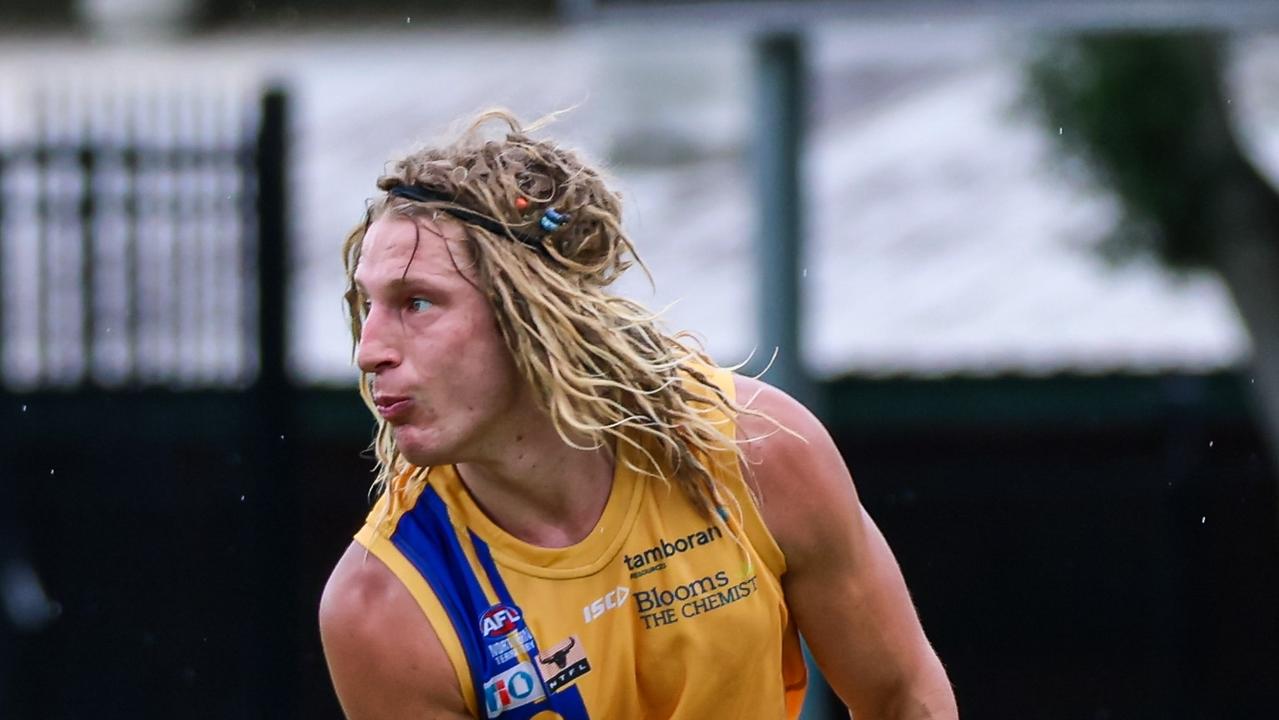 Austin Smith playing for Wanderers in the 2024-25 NTFL season. Picture: Celina Whan / AFLNT Media