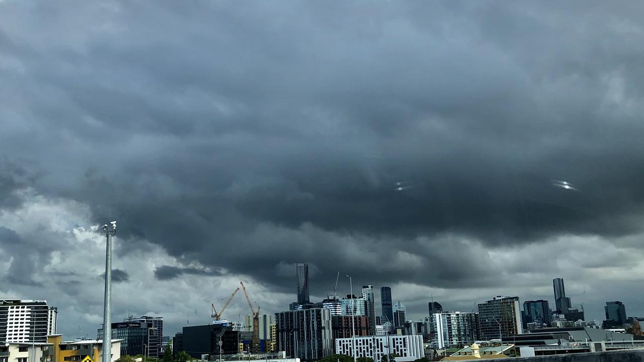 Brisbane Storm: Triple Front Brings Hail, Flooding, Power Outages 