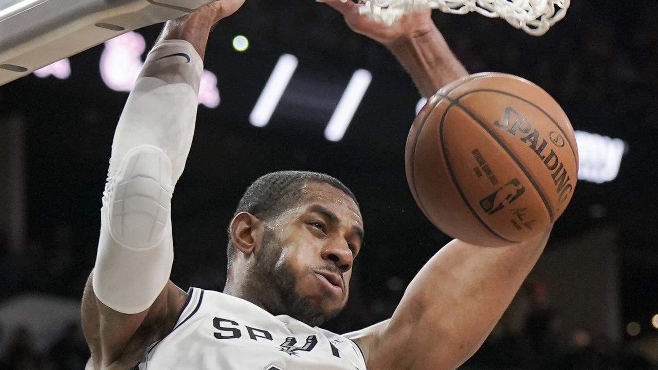 San Antonio Spurs' LaMarcus Aldridge dunks during the second half.