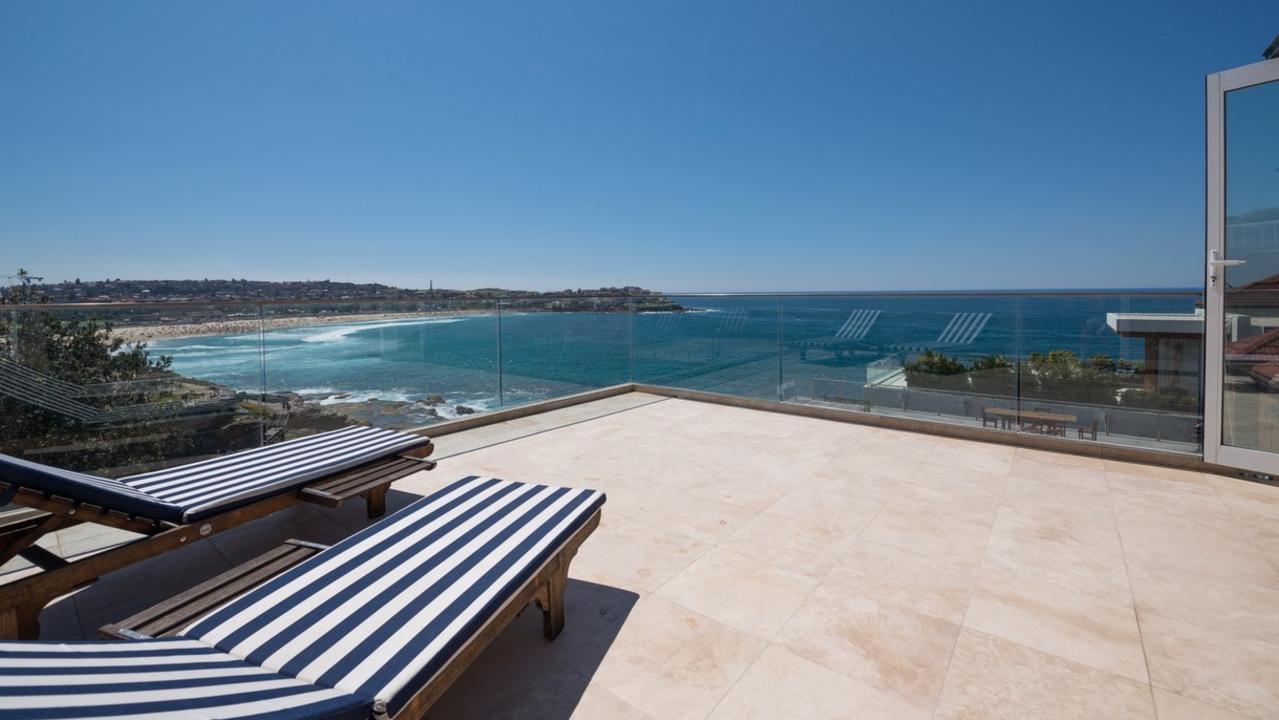 From both the spacious contemporary open-plan living area and the large terrace, guests have a front-row view of life on the ocean – spot dolphins, whales and watch the famous Bondi surfing action.