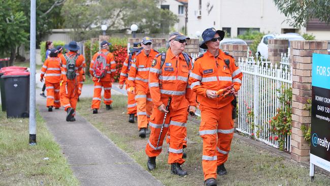 SES crews were called in to help search Lani St, Wishart. Picture: AAP/Richard Waugh