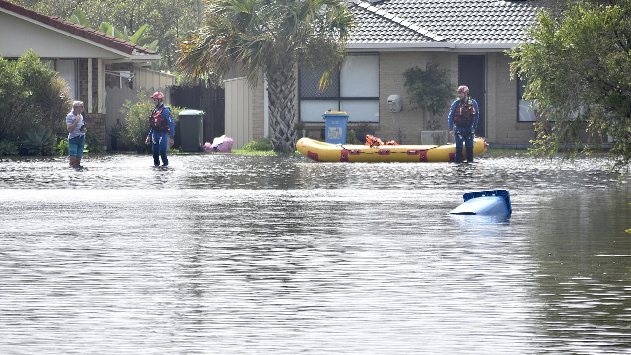 WEST BALLINA: SES personnel door knock West Ballina residents as floodwaters rise on Monday March 30, 2022. Picture: Tessa Flemming.