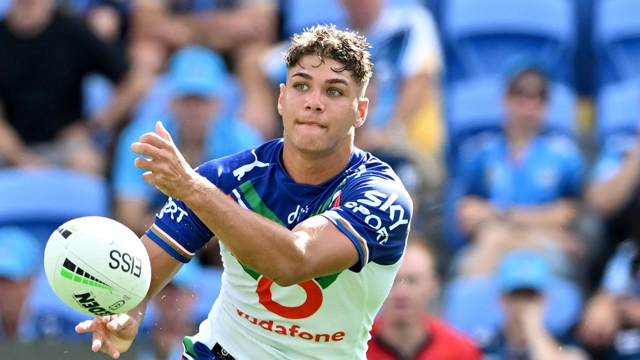 GOLD COAST, AUSTRALIA - MARCH 19: Reece Walsh of the Warriors passes the ball during the round two NRL match between the Gold Coast Titans and the New Zealand Warriors at Cbus Super Stadium, on March 19, 2022, in Gold Coast, Australia. (Photo by Bradley Kanaris/Getty Images)