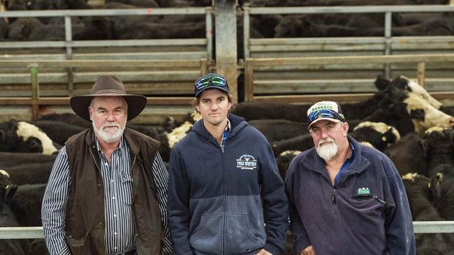 L-R Brian Higgins and son Michael with farm manager Warwick Richardson from Glenmaggie selling 150-plus head.