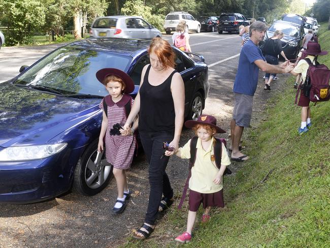 Holgate Public School staff and parents horrified at dangerous access ...