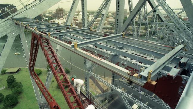 Maintenance work on the bridge in 1987.