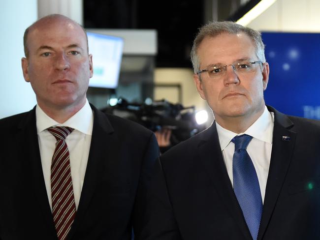 Federal Treasurer Scott Morrison (centre) with Liberal candidate for North Sydney Trent Zimmerman (left) is shown around the Australian Stock Exchange (ASX) Customer Support Centre by ASX CEO Elmer Funke Kupper (right) in Sydney, Thursday, Nov. 19, 2015. (AAP Image/Dean Lewins) NO ARCHIVING