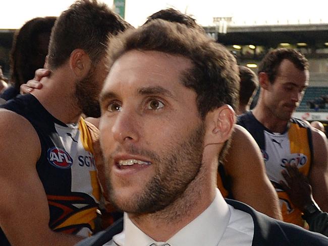 AFL - West Coast Eagles vs Gold Coast Suns, Patersons Stadium, Perth. Photo by Daniel Wilkins. PICTURED- Retiring Eagles skipper Darren Glass salutes the crowd.