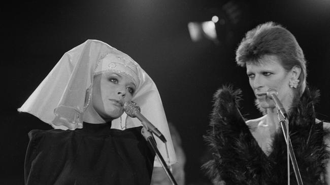 Faithfull performing on stage with David Bowie in London in 1973. Picture: Getty Images