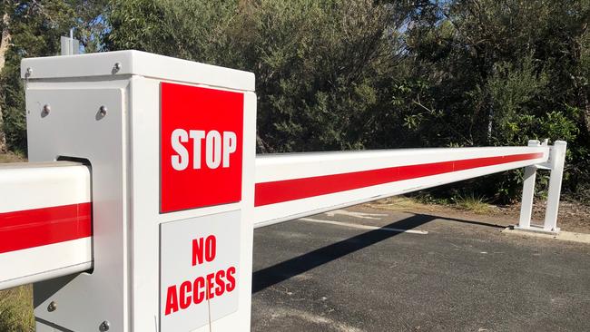 A boom gate on Blue Fish Dr on North Head keeping vehicles away from getting closer to Blue Fish Point. Picture: Jim O'Rourke