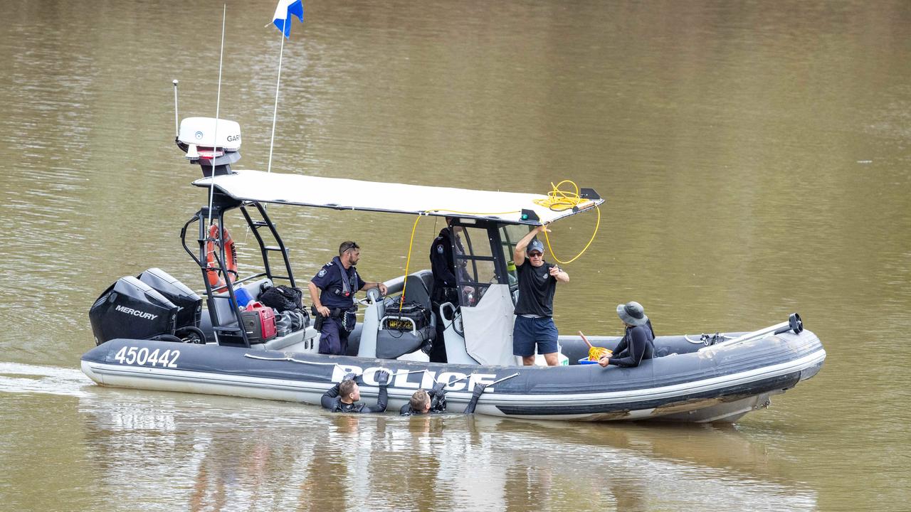 Search for man in Brisbane River