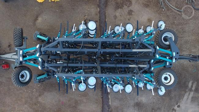 Award winner: Knuckeys' Precision Seeding System, built around its new Southern Seeder Accu Sow tool bar, folds to 3.4m.