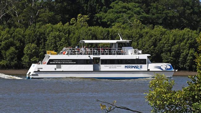 Boats go down Brisbane river past the mouth of Oxley Creek. (AAP image, John Gass)