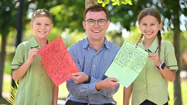 1/5/2024: Mango Hill State School, yr 5 students, Duke Migala 10 and Ariella Dalzell 10, with their favourite teacher Harry Smith who taught them in yr 4, holding the letters they wrote to him, Mango Hill, Brisbane. pic: Lyndon Mechielsen/Courier Mail