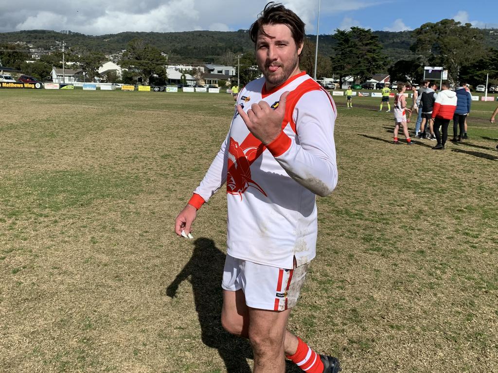 MPNFL 2021 Dale Thomas kicks a goal for Sorrento’s reserves side