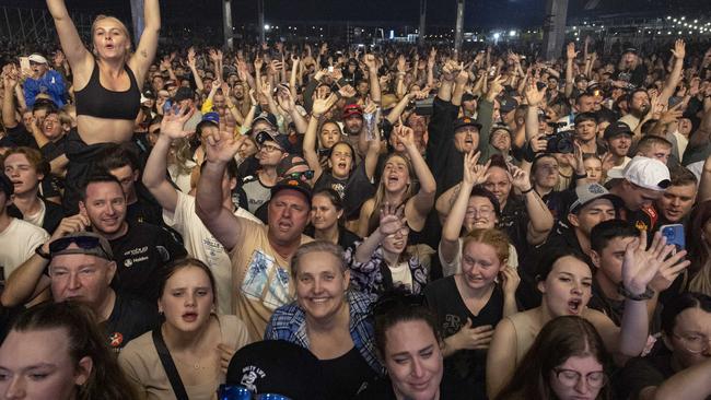 Hilltop Hoods performed to a packed crowd full of thousands of fans at the NTI 500 Townsville Supercars for the first time since 2019.