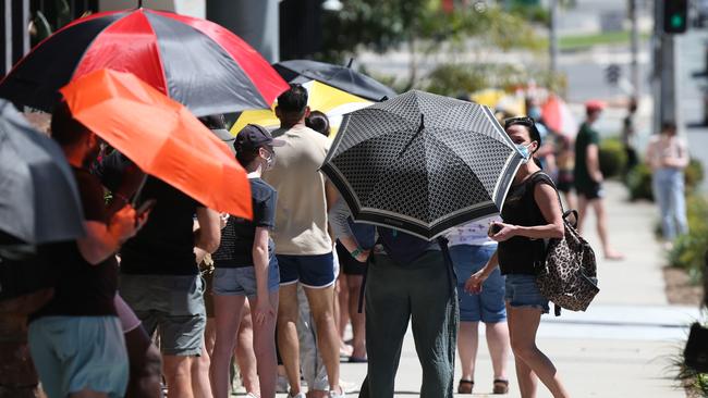 People line up to get COVID 19 tests out the front of the Royal Brisbane and Women's Hospital. Picture: Zak Simmonds