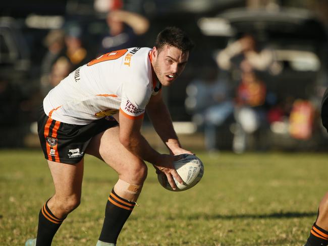 Nathan Rumsby prepares to pass. Picture Warren Gannon Photography