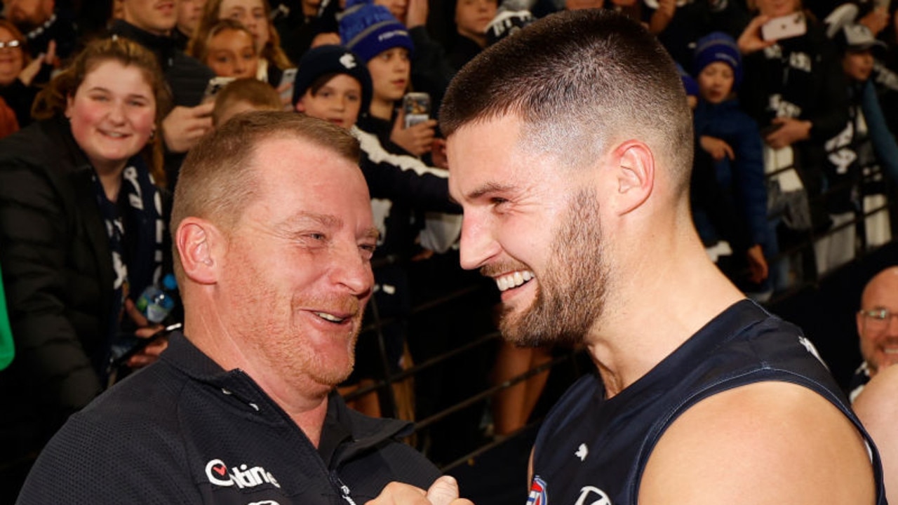 MELBOURNE, AUSTRALIA - JUNE 25: Michael Voss, Senior Coach of the Blues and Nic Newman of the Blues celebrate during the 2022 AFL Round 15 match between the Carlton Blues and the Fremantle Dockers at Marvel Stadium on June 25, 2022 in Melbourne, Australia. (Photo by Michael Willson/AFL Photos via Getty Images)