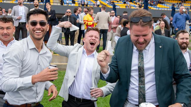 The Daily Telegraph Saturday 12 October 2024 Raceday Coverage Punters at Hill Stakes race day at Rosehill Gardens. Picture Thomas Lisson