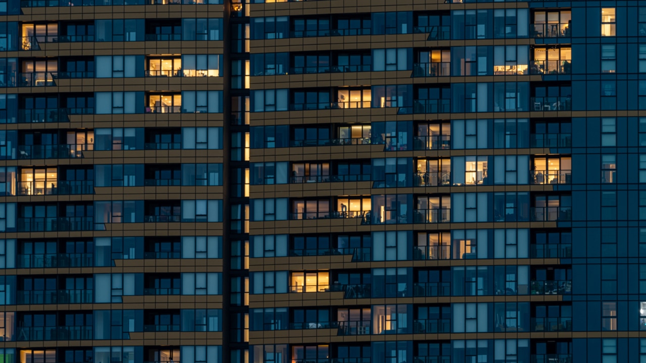 Concerns for hundreds of balconies across Victoria after defects found 