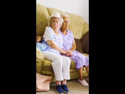 Adorable moment friends of 88 years meet for the first time in six years