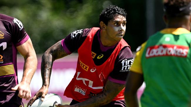 Albert Kelly BRISBANE, AUSTRALIA - MARCH 07: Albert Kelly looks to pass during a Brisbane Broncos NRL training session at Clive Berghofer Centre on March 07, 2022 in Brisbane, Australia. (Photo by Bradley Kanaris/Getty Images)