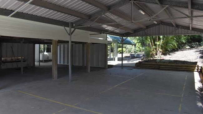 The undercover and tuckshop area at the Mount Chalmers School.