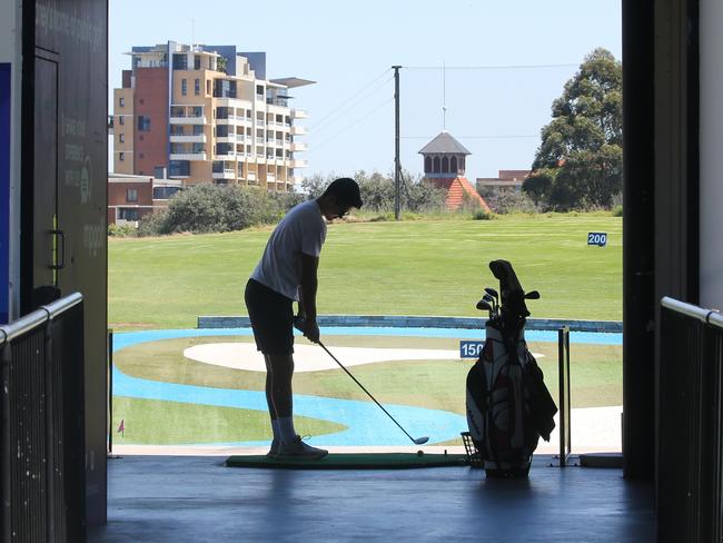 SYDNEY, AUSTRALIA: Newswire Photos : OCTOBER 24 2023: A view of a player at the Driving Range at the Moore Park Golf Course, as the NSW Sports Minister Steve Kamper has been grilled over the decision to halve the public golf course to create a new park in high-density areas.On Sunday, the government announced that up to 20 hectares of the inner-city Moore Park Golf Course could be turned into public parkland once the current operating agreement expires in June 2026. This would also halve the golf course from a 18-hole, to a nine-hole facility. Photo by: NCA Newswire / Gaye Gerard