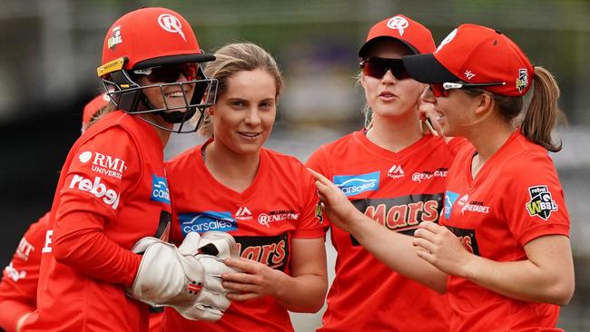 Sophie Molineux has re-signed with Melbourne Renegades.