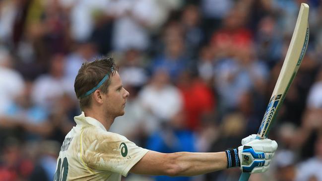 Steve Smith acknowledges the crowd as he leaves the field. Picture: AFP.