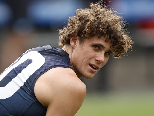 MELBOURNE, AUSTRALIA - AUGUST 31: Charlie Curnow of the Blues adjusts a brace on his left ankle during a Carlton Blues training session at Ikon Park on August 31, 2024 in Melbourne, Australia. (Photo by Darrian Traynor/Getty Images)