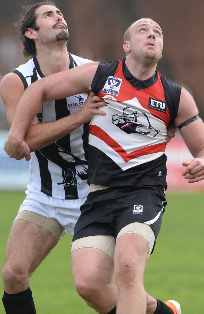 Big Russ Gabriel rucking against Brodie Grundy in the VFL.