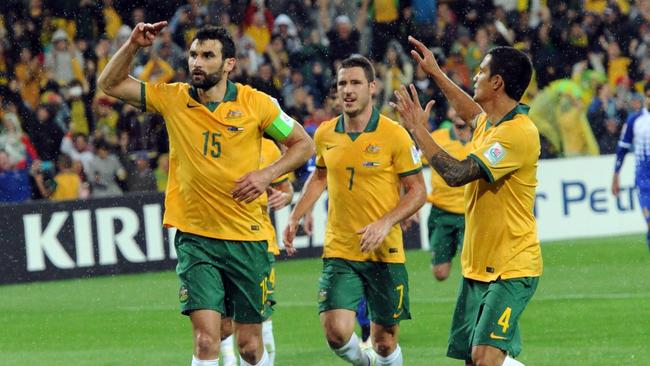 (FILES) This file photo taken on January 9, 2015 shows Mile Jedinak of Australia (L) reacting after he scored a goal from a penalty with Matthew Leckie (C) and Tim Cahill (R) during the first round Asian Cup football match between Australia and Kuwait in Melbourne. Inspirational captain Mile Jedinak is set to return for Australia as the Socceroos and undefeated China battle for a place in the semi-finals of the Asian Cup on January 22, 2015. AFP PHOTO / FILES / MAL FAIRCLOUGH IMAGE RESTRICTED TO EDITORIAL USE - STRICTLY NO COMMERCIAL USE