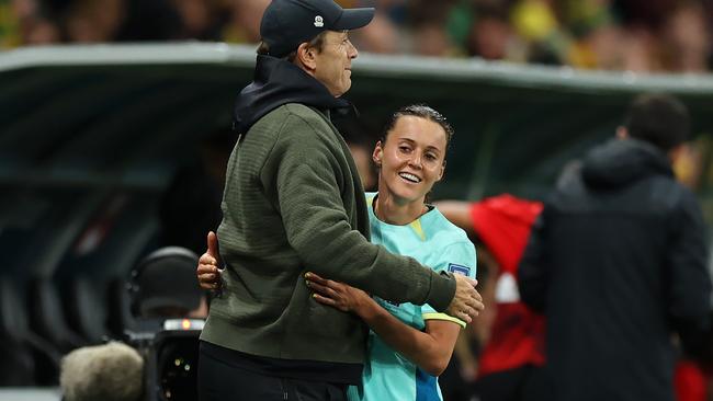 Hayley Raso congratulated by head coach Tony Gustavsson after being substituted. Photo by Cameron Spencer/Getty Images.