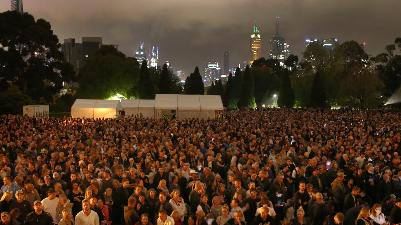 Anzac Day Crowds gather for Anzac services across Australia