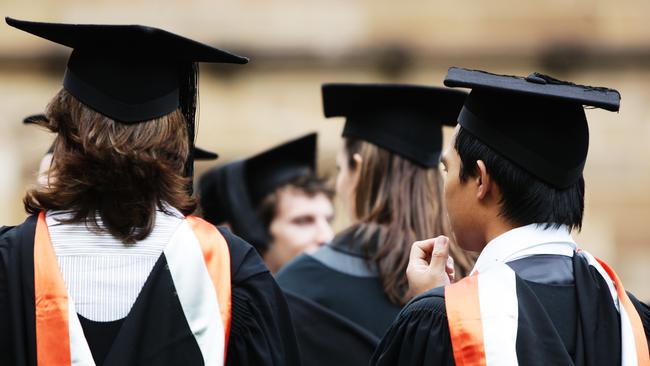 Generic picture of University of Sydney Students on graduation day 24 Apr 2009.