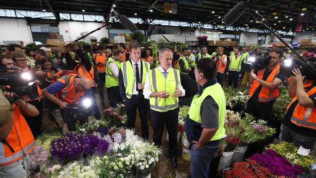 Bill Shorten speaking to florist Rick Mileto at Sydney Markets in 2019. Picture: Kym Smith