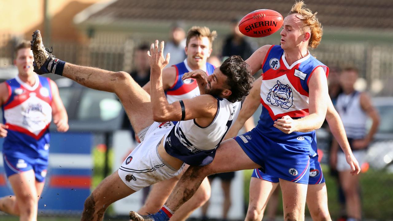 Northern: Bundoora’s John Jorgensen can’t hold the mark against North Heidelberg opponent Mitch Dillon. Picture: Stuart Milligan