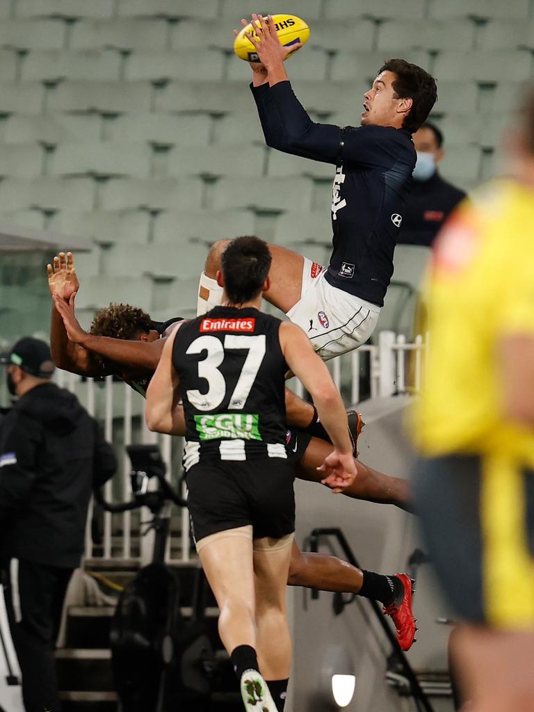 Silvagni takes a spectacular mark over Isaac Quaynor. Picture: Michael Willson/AFL Photos