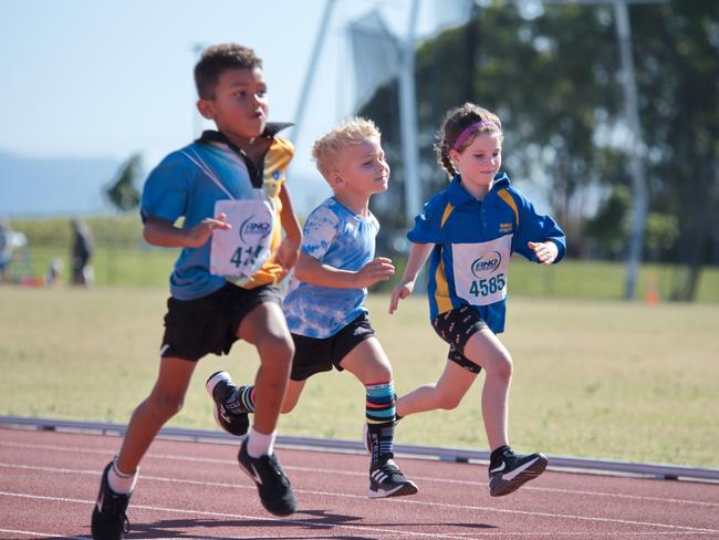 Jorja Stewart, of Emerald on the inside charging the finish line along side Jasper Parfenyuk-Crowden from Ross River in the centre and as well as Mackay athlete Bodhi Fatnowna who pulls in a win. Mackay Athletics Summer Series. November 20th, 2021. Picture: Marty Strecker