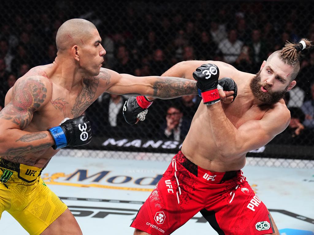 Alex Pereira (L) started his training camp for his rematch with Jiri Prochazka (R) in Australia. Picture: Getty Images