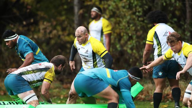 The Wallabies train in less-than ideal conditions in Edinburgh.